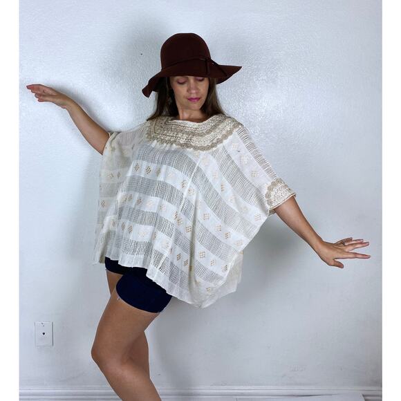 vintage 70s Cream OAXACAN Mexican Heavy EMBROIDERED CAPE top os cut out handmade - Picture 2 of 10